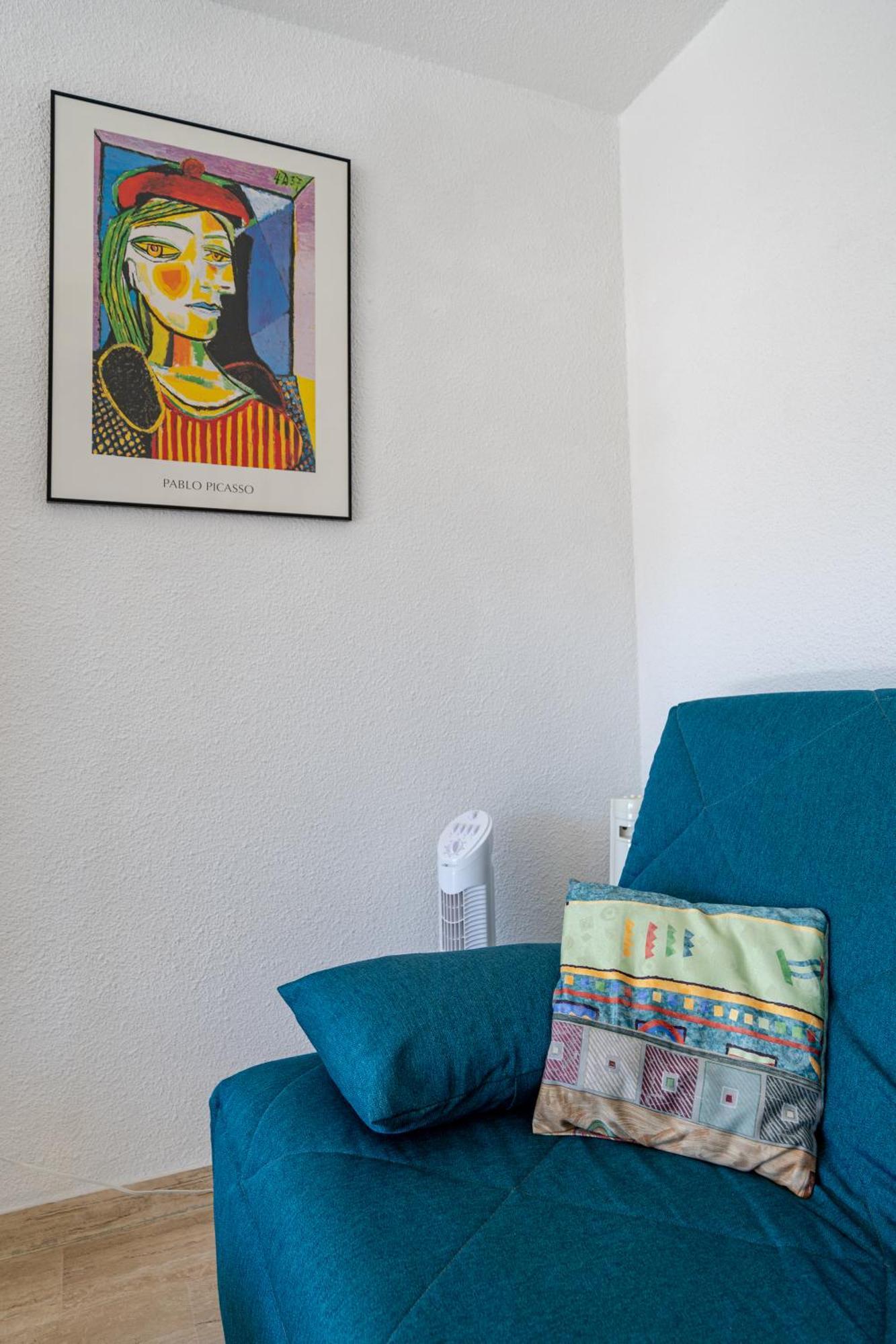 Golfe-juan Proche Plage, Centre Et Gare Apartment *