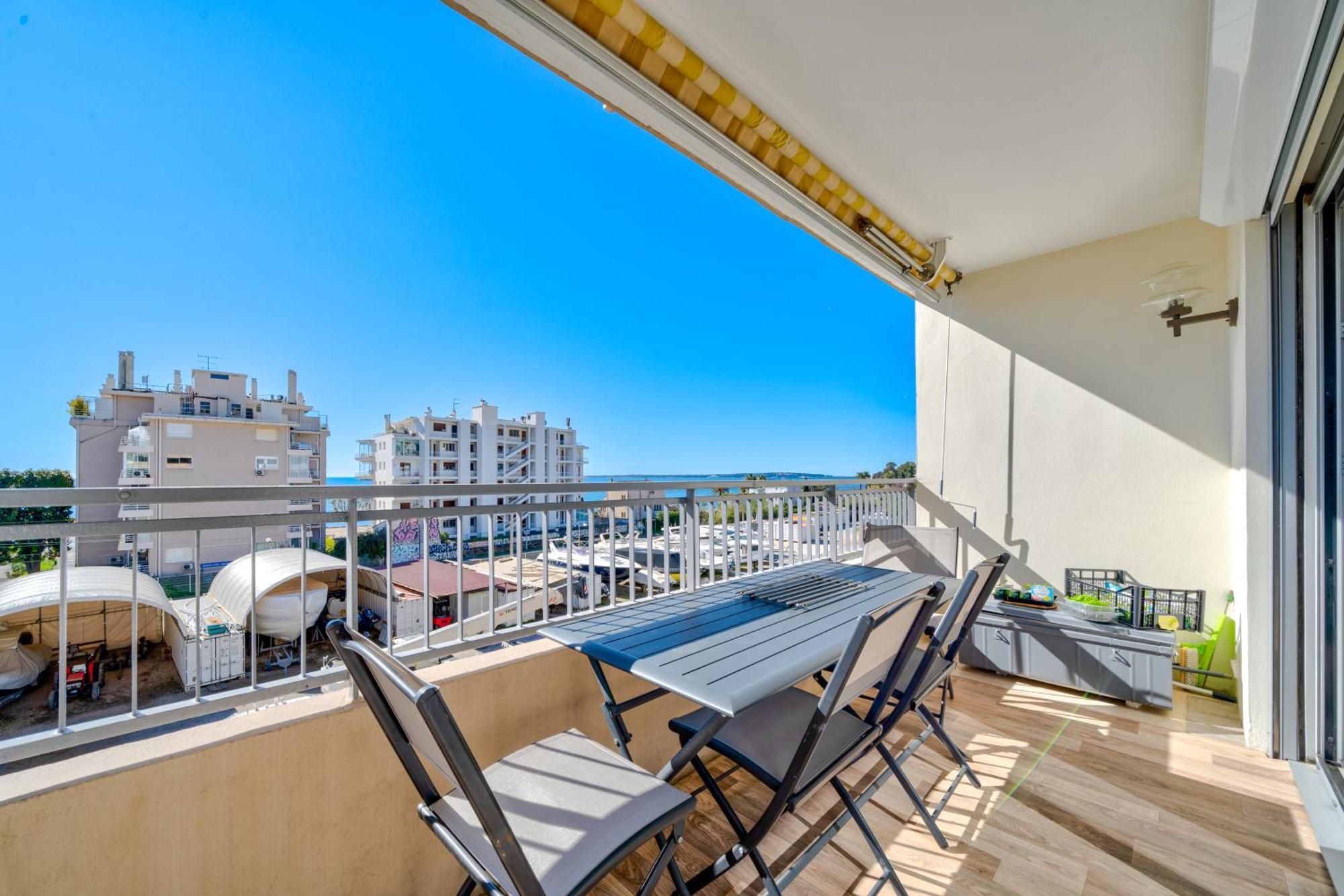 Golfe-juan Proche Plage, Centre Et Gare Apartment