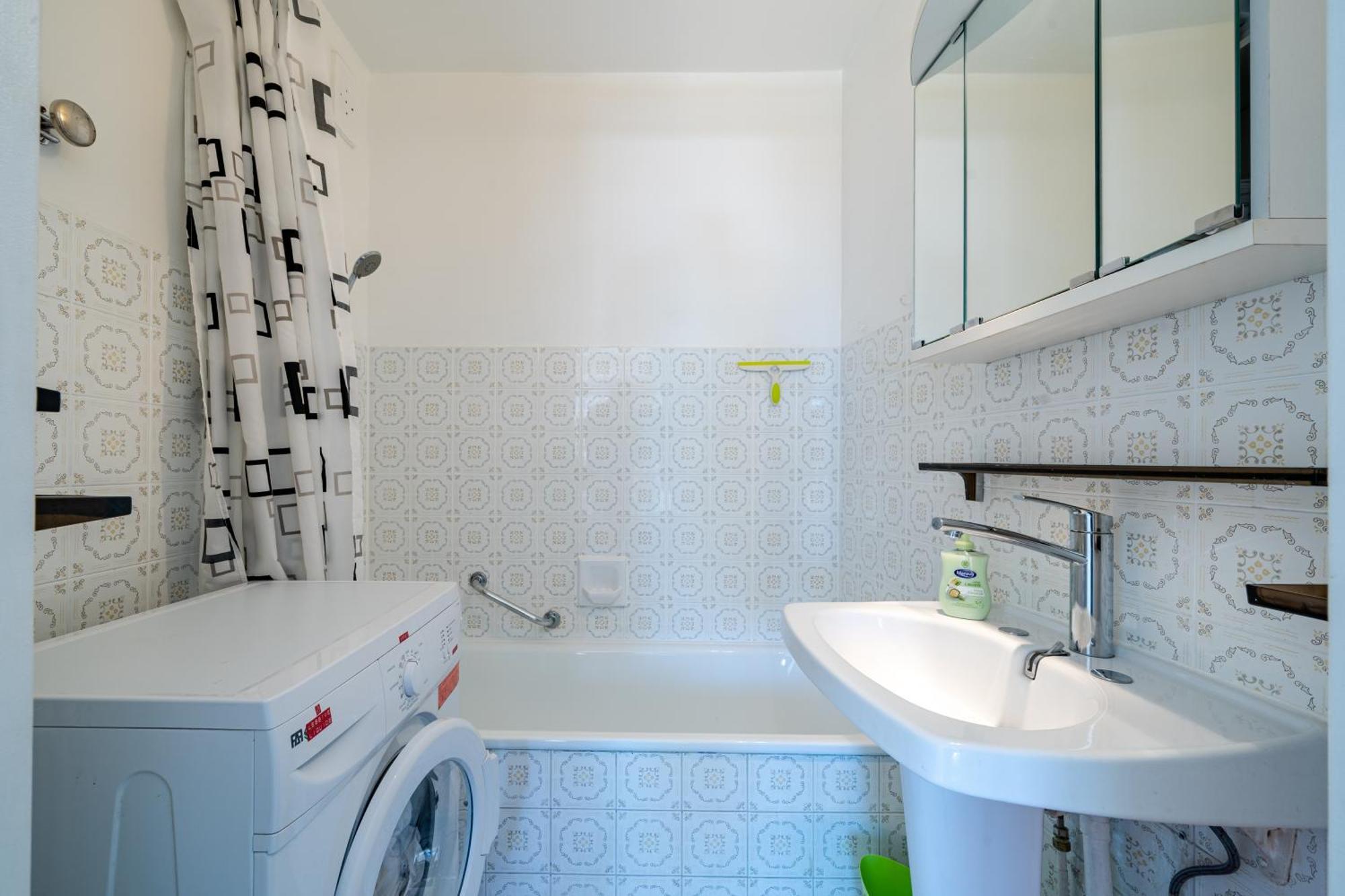 Apartment Golfe-juan Proche Plage, Centre Et Gare *