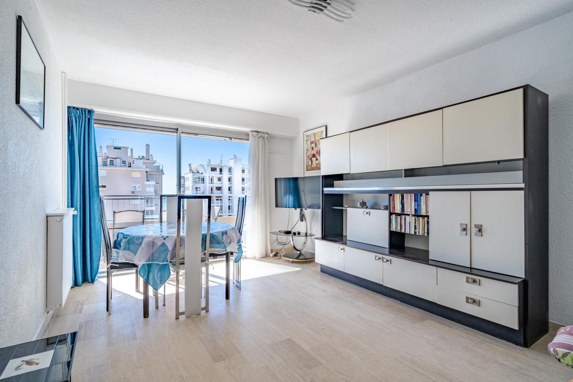 Golfe-juan Proche Plage, Centre Et Gare Apartment *
